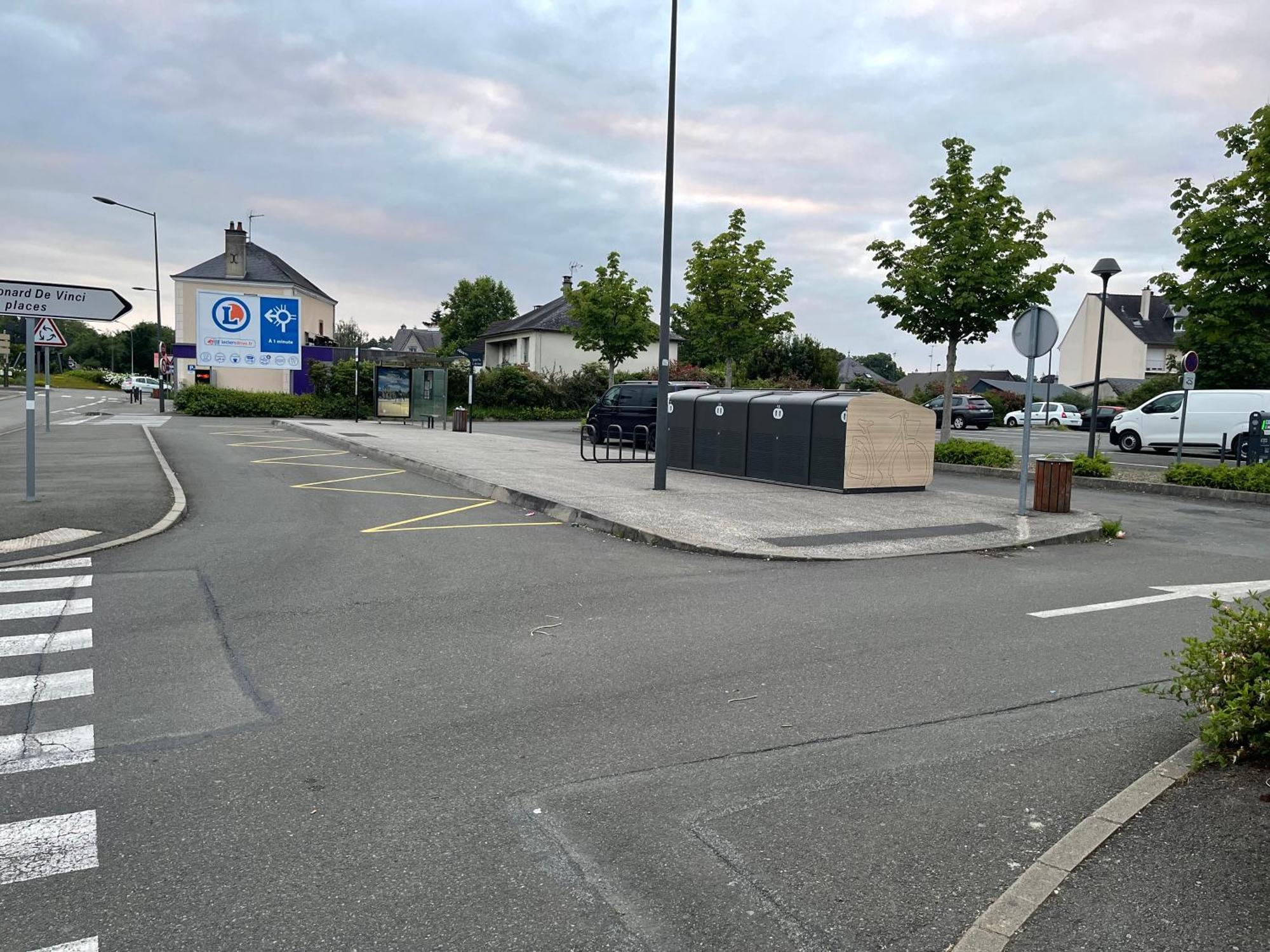 L'Atypique Hyper Centre Wifi Et Netflix Gratuit Apartman Mayenne Kültér fotó